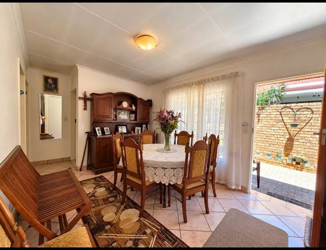 2 BEDROOM TOWNHOUSE FOR SALE IN MAGALIESKRUIN